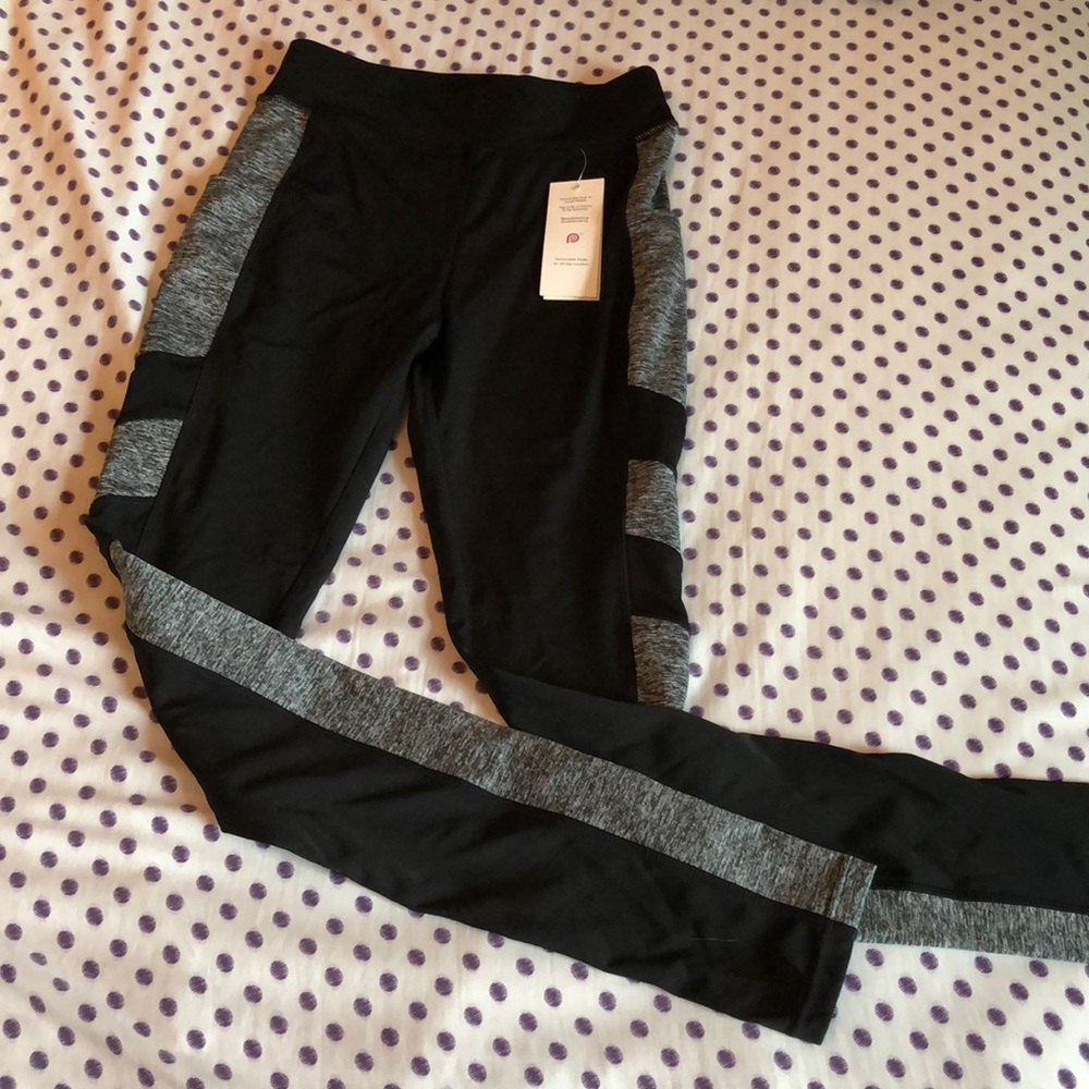 NWT Leggings with pockets!